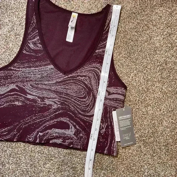 Athleta Aurora Cropped Rib Tank V Neck Maroon Swirl. Size Small - Picture 7 of 8